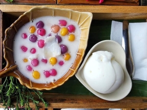 ขนมหวานบ้านยายภรณ์ ร้านขนมไทยโบราณที่ต้องลอง